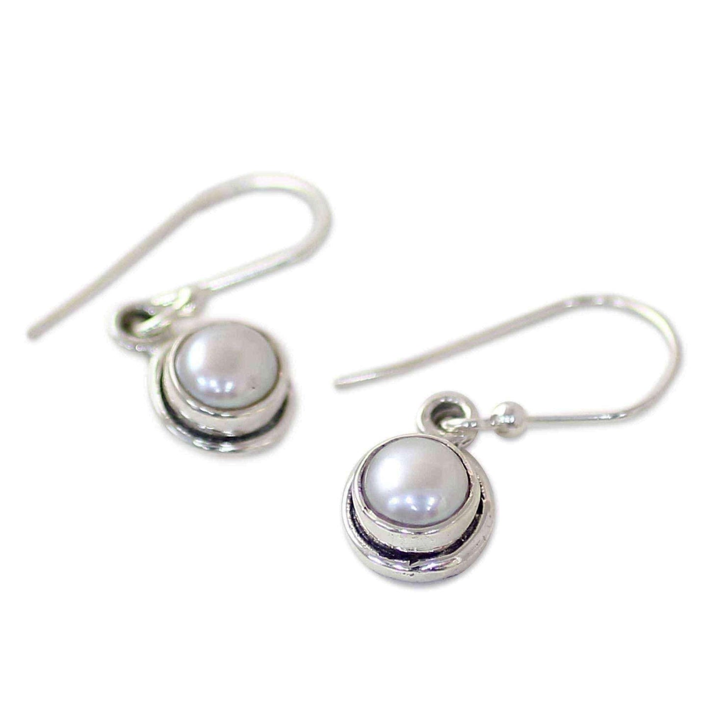 Handmade Sterling Silver 'Purest Love' Cultured Pearl Earrings (7 mm) (India) UK