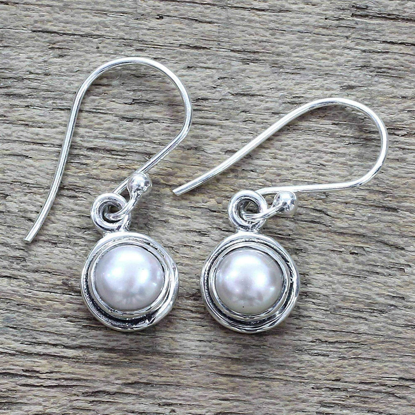 Handmade Sterling Silver 'Purest Love' Cultured Pearl Earrings (7 mm) (India) UK