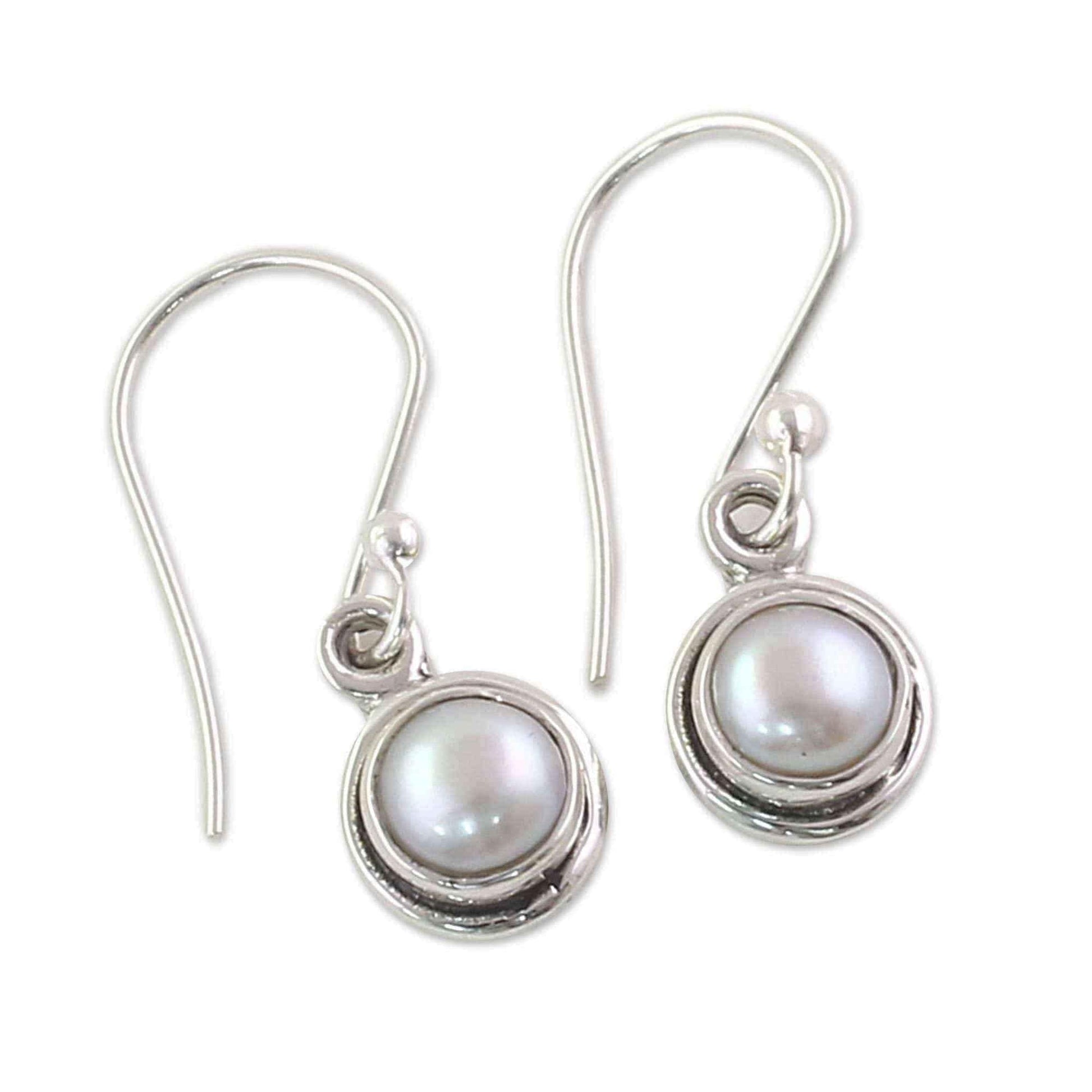 Handmade Sterling Silver 'Purest Love' Cultured Pearl Earrings (7 mm) (India) UK